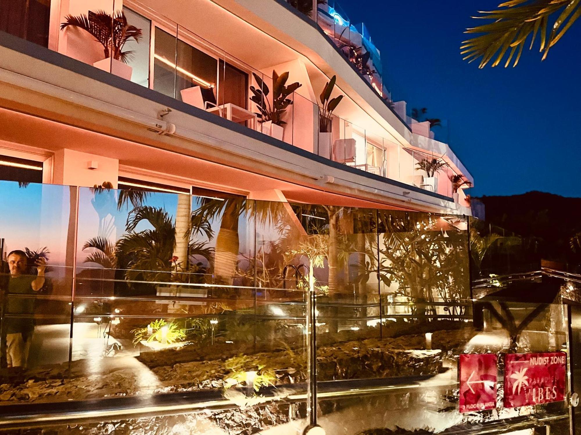 семейный purenudism бассейн GRAND HORIZON LUXURY BOUTIQUE APARTMENTS ≡ Пуэрто Рико, Испания ≡ Lowest  Booking Rates For Grand Horizon Luxury Boutique Apartments in Пуэрто Рико